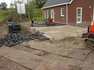 TUINAANLEG BEDDING GRONDWERK GRAVEN FREZEN