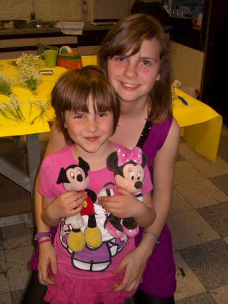 maaike en mickey  en minnie en zus Nynke002