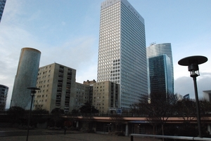 028  Parijs La Defense en metro