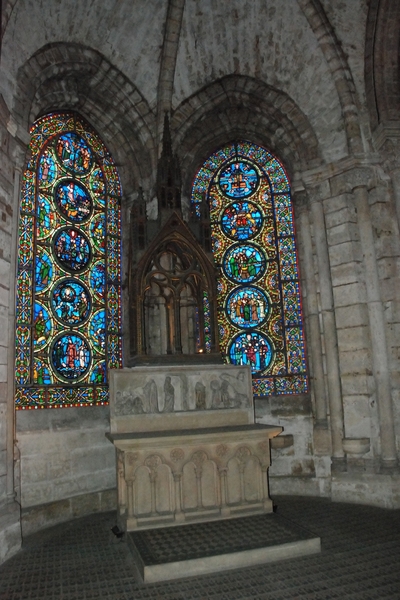 144  Parijs Basiliek van Saint-Denis - crypte