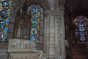 145  Parijs Basiliek van Saint-Denis - crypte