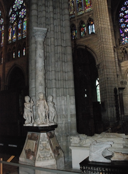 161  Parijs Basiliek van Saint-Denis - crypte