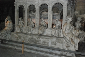 178  Parijs Basiliek van Saint-Denis - crypte