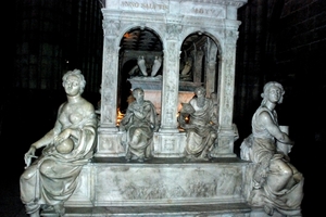 179  Parijs Basiliek van Saint-Denis - crypte