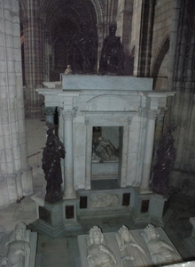 181  Parijs Basiliek van Saint-Denis - crypte