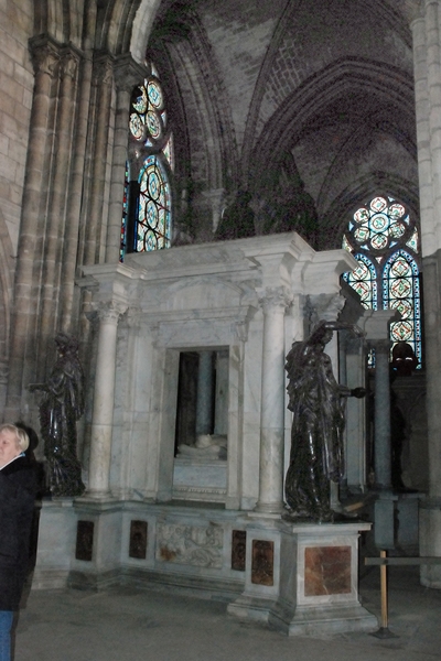 182  Parijs Basiliek van Saint-Denis - cryptekopie