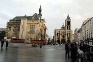 192  Parijs Basiliek en gemeentehuis van Saint-Denis