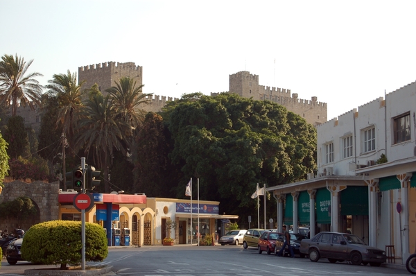 576 Rodos wandeling over boulevard