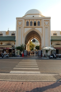 577 Rodos wandeling over boulevard