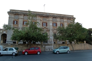 583 Rodos wandeling over boulevard