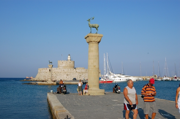 594 Rodos wandeling over boulevard