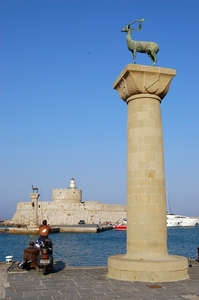 595 Rodos wandeling over boulevard