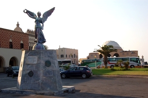 597 Rodos wandeling over boulevard