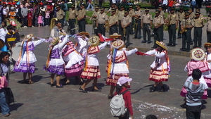 cuscoparade op de plaza (3)