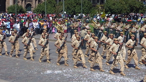 cusco parade op de plaza (5)