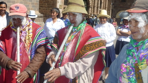 cusco gezichten op de plaza (12)