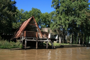 1d  Buenos Aires _Delta, Tigre _een typische woning op stelten in