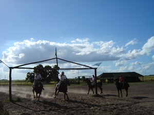 1k Campana _Gaucho farm, Estancia Santa Susana _paardenshow _DSC0