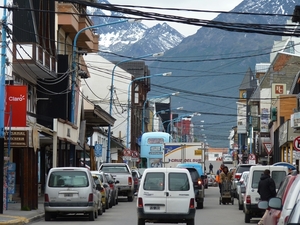 5 Ushuaia _zicht op een deel van de stad en op de  Martial bergke