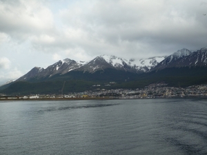 5 Ushuaia _zicht op een deel van de stad en op de  Martial bergke