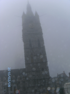 belfort in de mist
