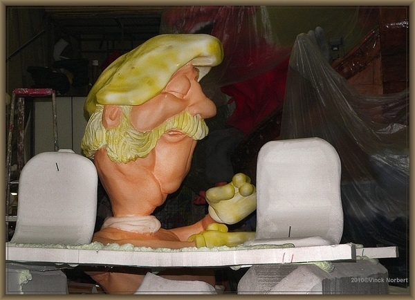 sized_sized_P2030190a karnaval - werk hallen