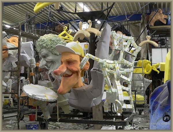 sized_sized_P2030259a karnaval - werk hallen