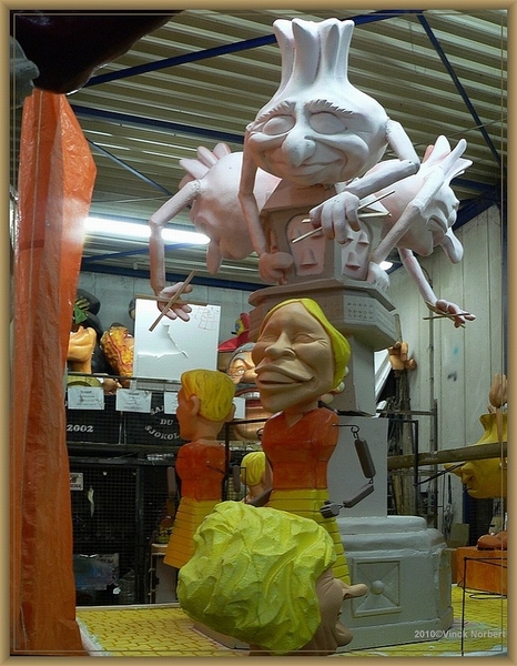 sized_sized_P2030268a karnaval - werk hallen