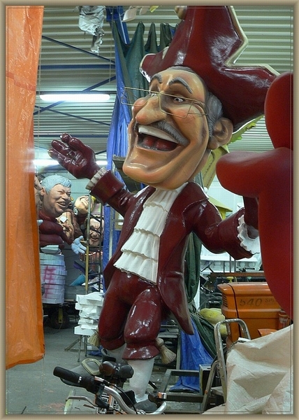 sized_sized_P2030269a karnaval - werk hallen