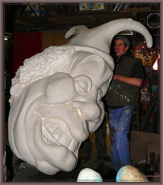 sized_sized_P2030270a karnaval - werk hallen