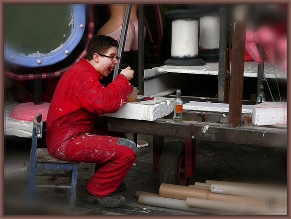 sized_sized_P2030349a karnaval werkhallen