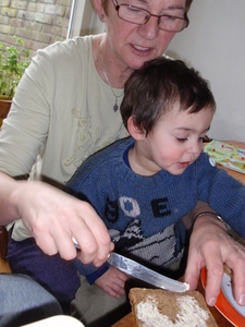 Willem bij oma Janneke.