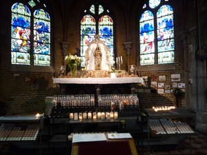 Het mooie interieur v/h kerkje.