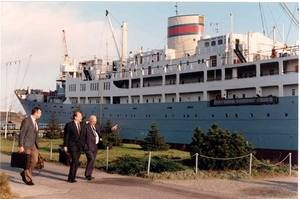 Georg Buchner Sept 1989 -  delegatie uit Antwepen stapt aan boord