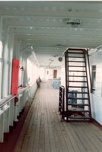 Georg Buchner '89  passagier deck in teakhout