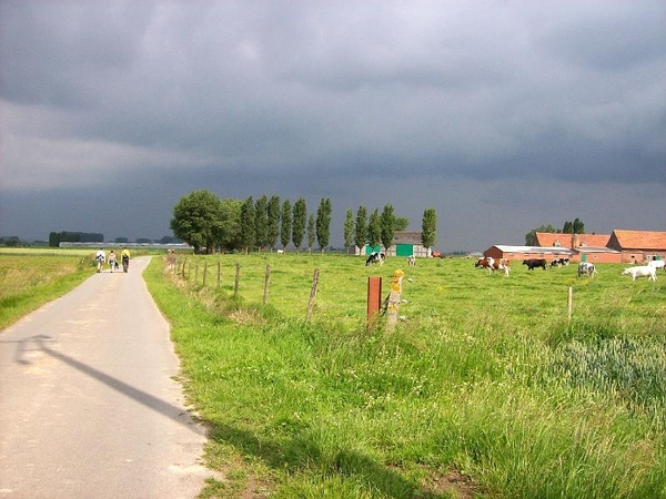 Ai zie de lucht, straks krijgen we iets uit de lucht