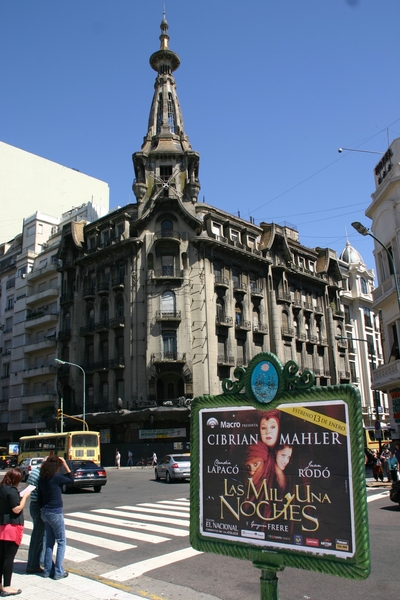 Te renoveren pand op avenida Callao