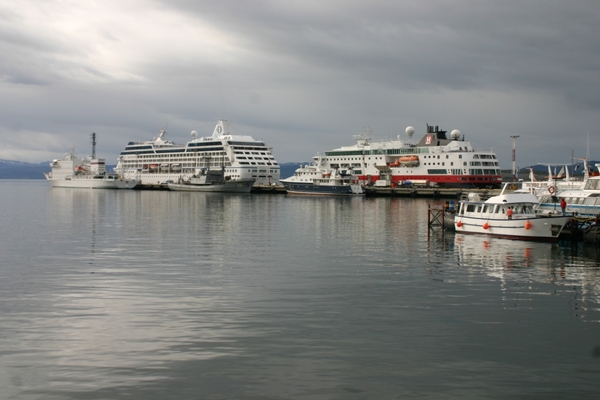 Haven Ushuaia met cruiseschip