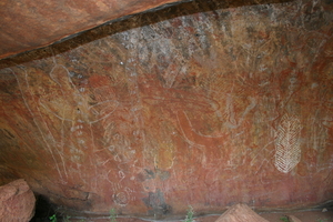 Aboriginal tekeningen op de wanden van Ayers Rock