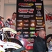 De sponsors op de achtergrond