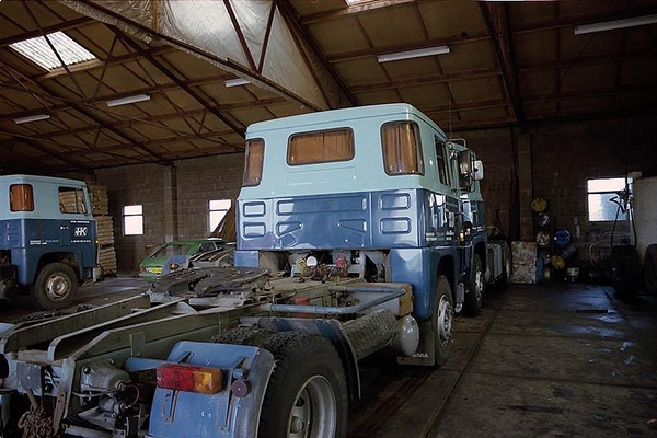 In de garage