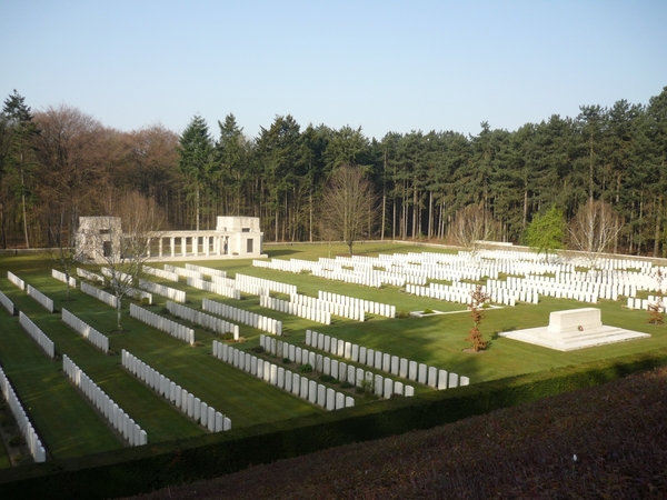 10.04.18.ZONNEBEKE .MOOI ONDERHOUDEN