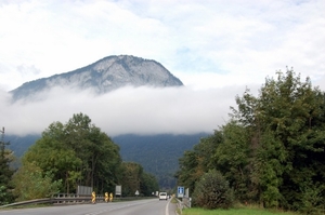 p4  de laatste bergen in de wolken buurt Scheffau