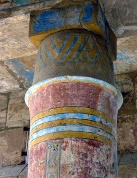 c93 Karnak kleuren op de zuil