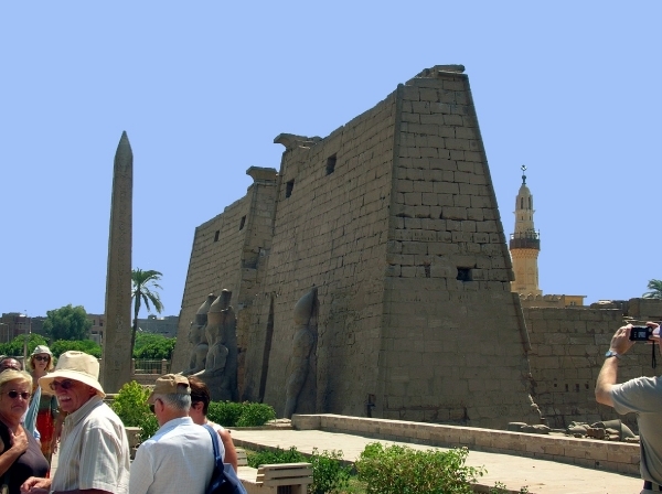 a14 Luxor ingang
