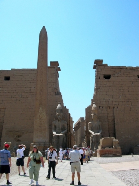 a14 Luxor ingang bis