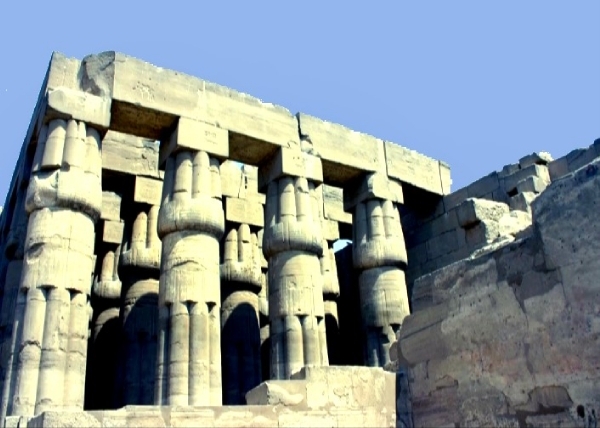 k81    Luxor tempel