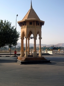 b Luxor kiosk