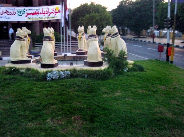c  Luxor rotonde