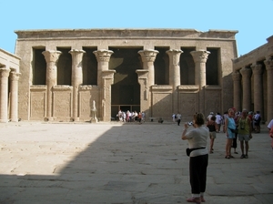 b2   Edfu-tempel